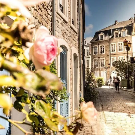 Lägenhet Les Remparts De Charme Face Au Chateau *